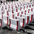 صبات وحواجز خرسانية