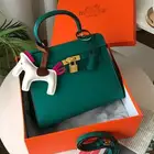 يوجد جميع الشنط والشوزات جمله نجزاه