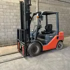 رافعه شوكيه فوركليفت للايجار 2.5طن 3طن 4طن 5طن 7طن 10طن
