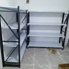 رفوف مستودعات منازل بقالات صيدليات
