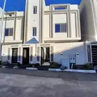 للبيع روف علوي مع ملحق تشطيبات فاخره الموقع مميز