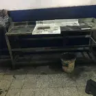 مجموعه طاولات حديد عدد 5 مع حوض غسيل بحاله جيده