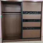 دواليب ملابس وتسريحات