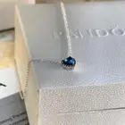 العقد الفاخر من Pandora بحجر أزرق