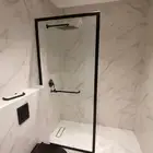 زجاج. سيكوريت. واجهات. شاور. أبواب. المونيوم. قزاز.