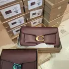 يوجد لدينا جميع انوع الشنط جمله وقطاعي