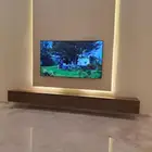 طاولات تلفزيون معلقه بتصميم أنيق وأحجام متنوعه