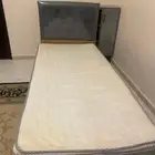 للبيع سرير وكرسي لكبار السن