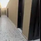 حوش مع سكن عزاب قريب من المطار الجديد