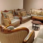 كنب مع طاولاته نظيف جدا للبيع او للبدل على مكيف سبليت