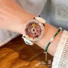 ساعة حريمي تريندي دوارة مينا ملونة لامعة اوستيك جلد ابيض و