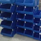 يوجد لدينا علب تخزين