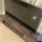 طاولة تلفاز وتلفاز