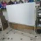 سبورات وطاولات وكراسي