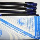 أقلام يوني جست ريم اليابانية عدد 12 قلم