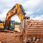 سائق بوكلين يبحث عن عمل في الرياض الجنسية يمني