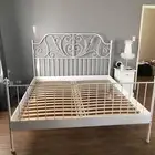 سرير من ايكيا