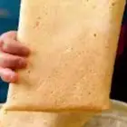خبز ارقاق مع كاسة شاي ورق محبوك