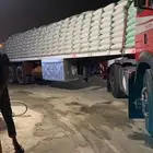 تريلا سطحة متواجده في بريده لنقل الصوامع والطحين والكافي و
