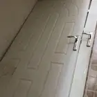 بابين خشب خالي من الكسور