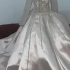 فستان ملكة للبيع