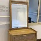 طاوله مع المرايه جديده من هوم بوكس