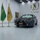 لكزس سيدان للإيجار