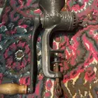 طاحونة يدوية