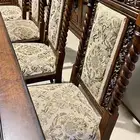 طاولة طعام مع الميز شبه جديده.