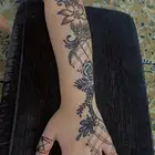 نقاشه لدي خبره من 8 سنين