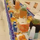 من تجهيزات مطبخ ام فاطمه مابعد العشا طاوله حلى وعصير وفواكه