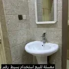 مغسلة للبيع مع مراية نظيفه جدا