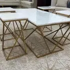طاولة ضيافة رخامية بإطار ذهبي عصري لمجلس الحريم