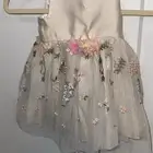 فساتين اطفال للبيع العمر من 12-6 وعمر 6-3