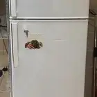 ثلاجة حجم وسط لون ابيض