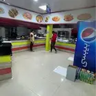 مطعم للبيع يتكون من 6 فتحات موقعه ممتاز وفيه 6 عمال