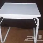 طاولة طعام وخدمه للمقعدين