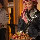 قهوجي وصبابين رجال ونساء داخل وخارج اتصل نصل