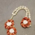 سبحة مزينة بالورود اليدوية