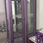 دولاب قزاز مع اناره وارفف قزاز شبه جديد