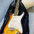 جيتار الاكترك جيتار كهربائي بسعر 600  فقط