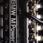 صيانة وسمكرة ومكانيك وكهرباء وبوية BMW