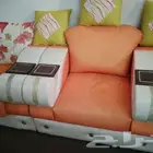 كنب للبيع مستعجل نظيف سبعة قطعات مع الطاولة