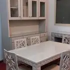 طاولة طعام شبه جديدة