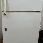 ثلاجة فيها عطل