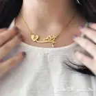 اهديها عقد سلسال بإسمها والحرف من اجمل الهدايا النسائية