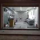 أغراض صالون حلاقة متكامله للبيع شبه جديده