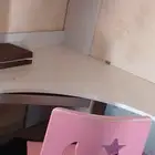 مكتب زاويه للمذاكرة مع ثلاث ادراج مع كراسي للبيع