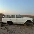 للبيع قطع غيار جيب تويوتا 85