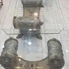 طاوله زجاجي مع قواعد رخام مزخرف